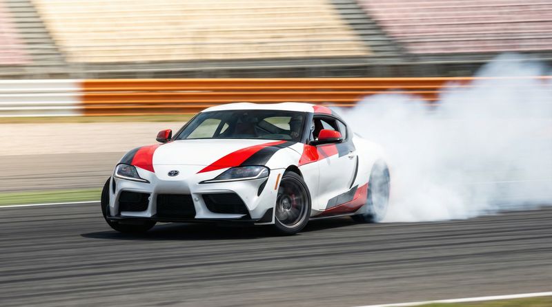 老司机跑车视频-丰田Supra赛道漂移视频集锦